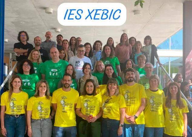 El profesorado de la Marina Alta intensifica las protestas en apoyo al personal administrativo y de atención educativa 8 Imagen: Movilización educativa en el IES Xebic de Ondara el 30 de abril de 2026