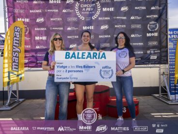 Neus Fornés, ganadora del sorteo de la Fundació Baleària.