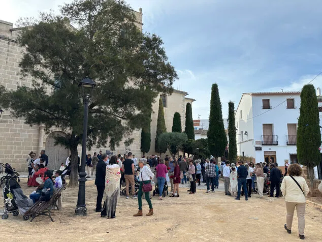 Benissa cubre con un espectacular manto de flores a su patrona la Puríssima Xiqueta 8 ofrenda a la purissima xiqueta de benissa en fiestas 2026 04