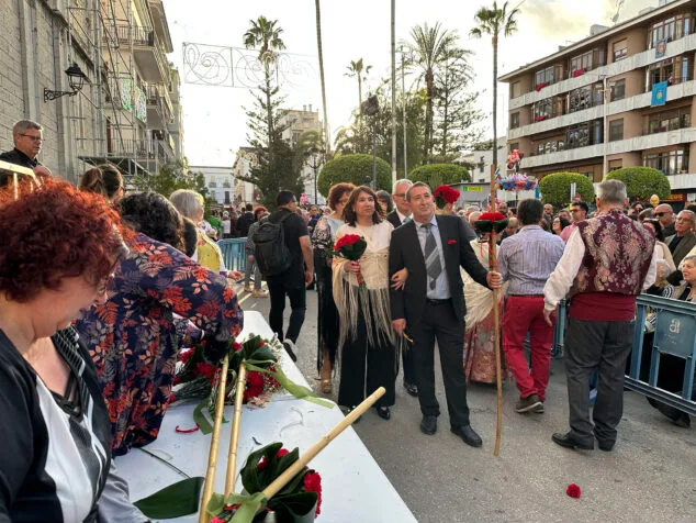 Benissa cubre con un espectacular manto de flores a su patrona la Puríssima Xiqueta 106 ofrenda a la purissima xiqueta de benissa en fiestas 2026 102