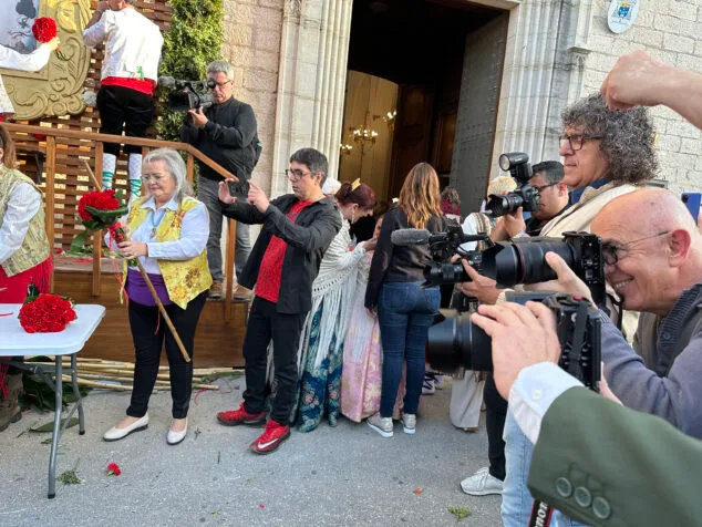 Benissa cubre con un espectacular manto de flores a su patrona la Puríssima Xiqueta 112 ofrenda a la purissima xiqueta de benissa en fiestas 2026 108