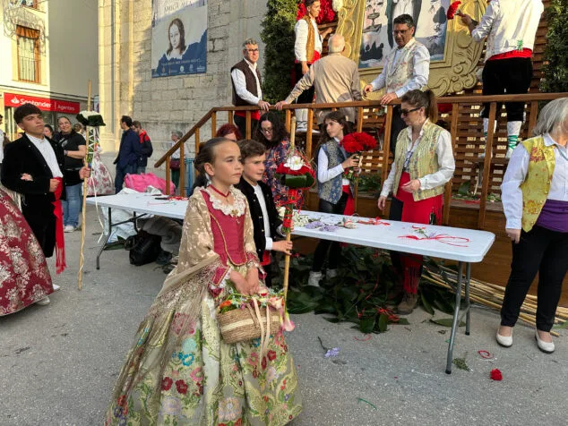Benissa cubre con un espectacular manto de flores a su patrona la Puríssima Xiqueta 115 ofrenda a la purissima xiqueta de benissa en fiestas 2026 111