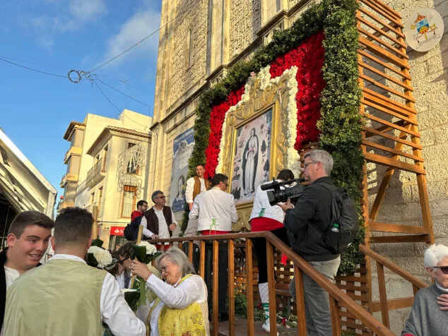 Benissa cubre con un espectacular manto de flores a su patrona la Puríssima Xiqueta 118 ofrenda a la purissima xiqueta de benissa en fiestas 2026 114