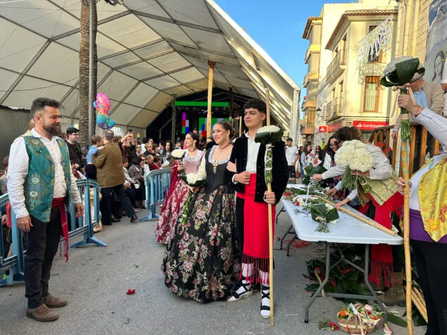 Benissa cubre con un espectacular manto de flores a su patrona la Puríssima Xiqueta 121 ofrenda a la purissima xiqueta de benissa en fiestas 2026 117