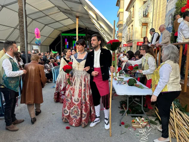 Benissa cubre con un espectacular manto de flores a su patrona la Puríssima Xiqueta 126 ofrenda a la purissima xiqueta de benissa en fiestas 2026 122