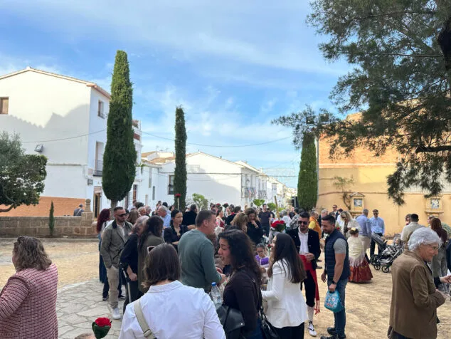 Benissa cubre con un espectacular manto de flores a su patrona la Puríssima Xiqueta 17 ofrenda a la purissima xiqueta de benissa en fiestas 2026 13