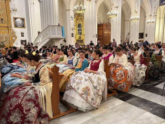 Benissa cubre con un espectacular manto de flores a su patrona la Puríssima Xiqueta 135 ofrenda a la purissima xiqueta de benissa en fiestas 2026 131