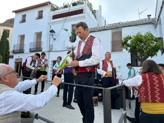 Benissa cubre con un espectacular manto de flores a su patrona la Puríssima Xiqueta 27 ofrenda a la purissima xiqueta de benissa en fiestas 2026 23