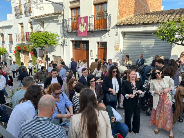 Benissa cubre con un espectacular manto de flores a su patrona la Puríssima Xiqueta 29 ofrenda a la purissima xiqueta de benissa en fiestas 2026 25