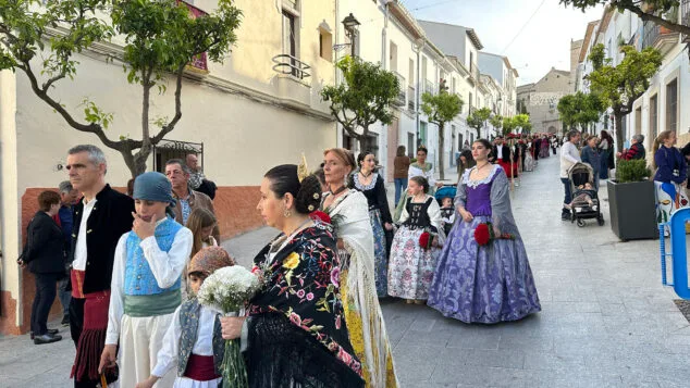Benissa cubre con un espectacular manto de flores a su patrona la Puríssima Xiqueta 71 ofrenda a la purissima xiqueta de benissa en fiestas 2026 67