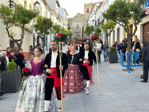 Benissa cubre con un espectacular manto de flores a su patrona la Puríssima Xiqueta 76 ofrenda a la purissima xiqueta de benissa en fiestas 2026 72