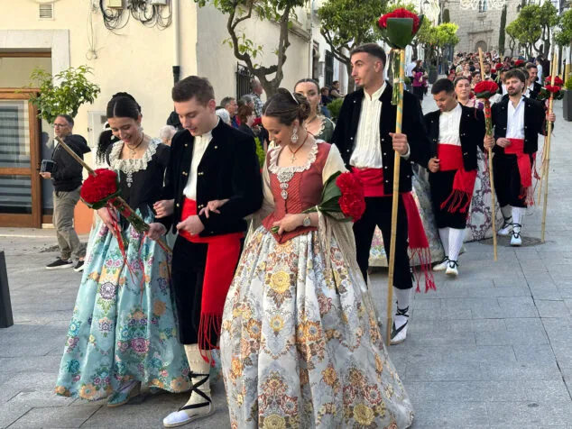 Benissa cubre con un espectacular manto de flores a su patrona la Puríssima Xiqueta 77 ofrenda a la purissima xiqueta de benissa en fiestas 2026 73
