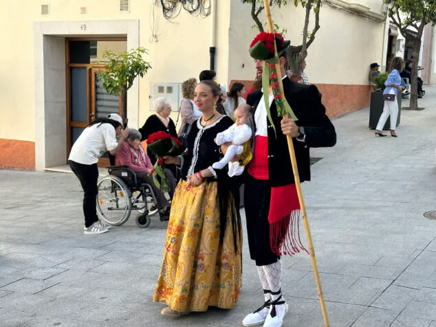 Benissa cubre con un espectacular manto de flores a su patrona la Puríssima Xiqueta 81 ofrenda a la purissima xiqueta de benissa en fiestas 2026 77
