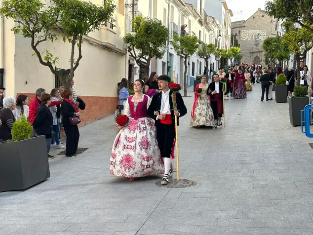 Benissa cubre con un espectacular manto de flores a su patrona la Puríssima Xiqueta 82 ofrenda a la purissima xiqueta de benissa en fiestas 2026 78