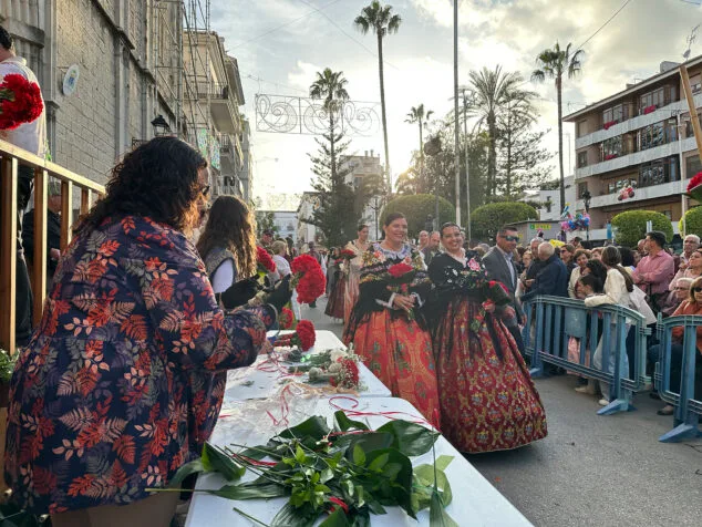 Benissa cubre con un espectacular manto de flores a su patrona la Puríssima Xiqueta 101 ofrenda a la purissima xiqueta de benissa en fiestas 2026 97