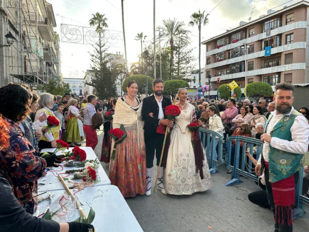 Benissa cubre con un espectacular manto de flores a su patrona la Puríssima Xiqueta 102 ofrenda a la purissima xiqueta de benissa en fiestas 2026 98