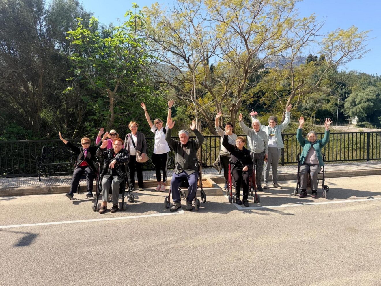 Participantes de la actividad comunitaria "Camina" en Atzúvia y Forna