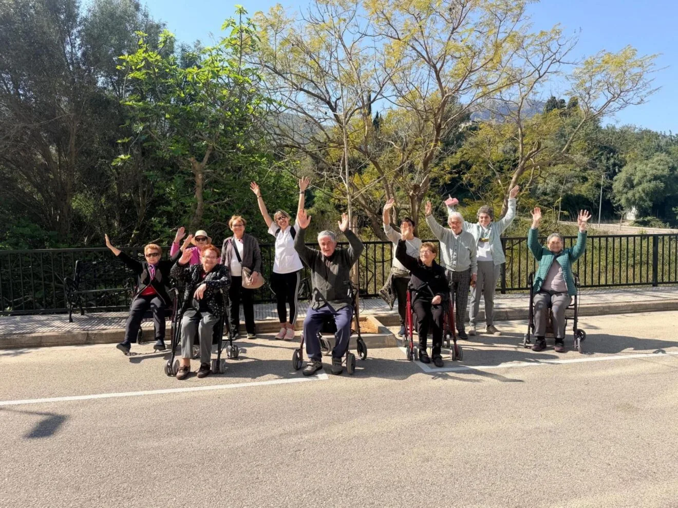 Participantes de la actividad comunitaria "Camina" en Atzúvia y Forna