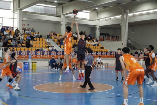 El Valencia Basket se proclama campeón júnior autonómico en Ondara, epicentro del baloncesto base valenciano 1 Imagen: Partido de baloncesto de la Fase Final Júnior Autonómico Masculino en el pabellón de Ondara