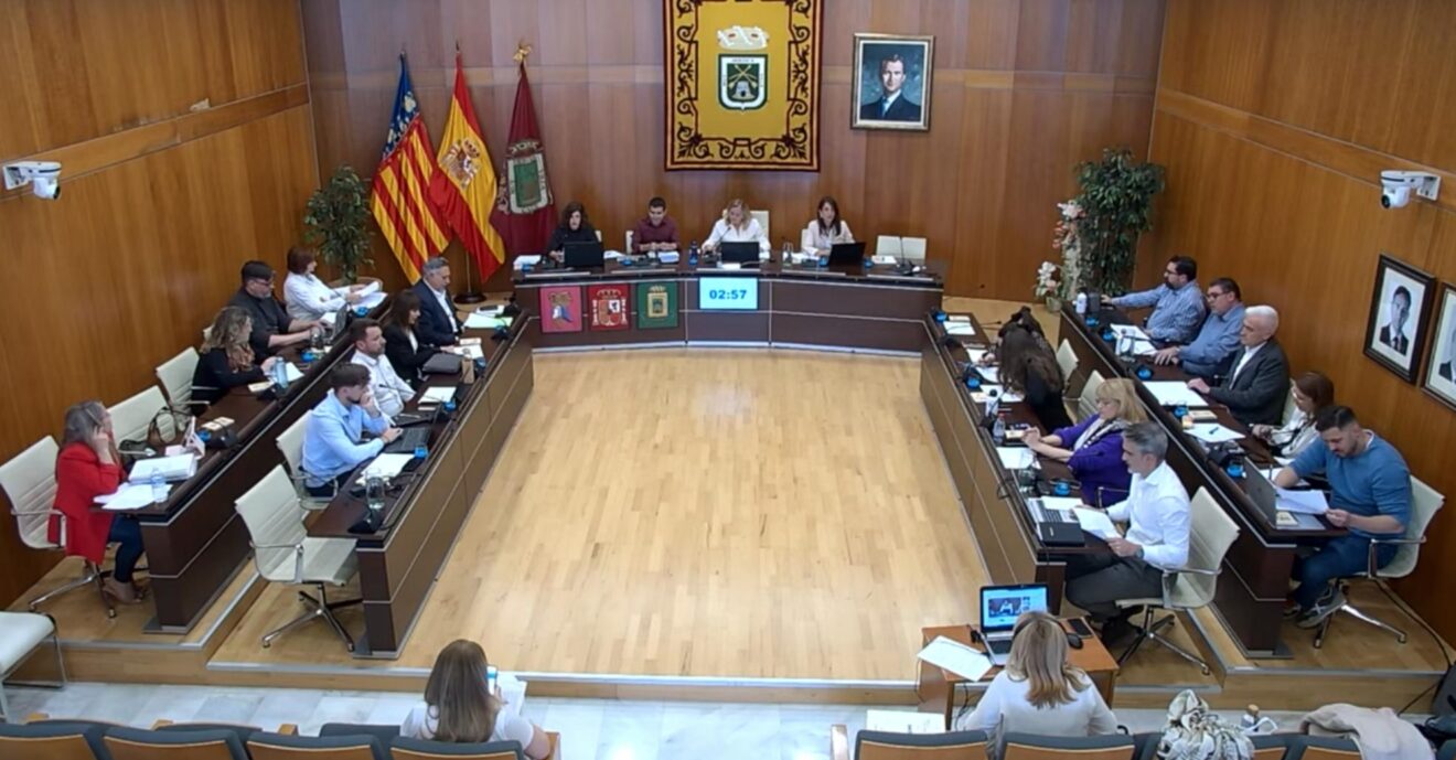 Vista de la sesión del Pleno del Ayuntamiento de Calp celebrada el 14 de abril de 2026