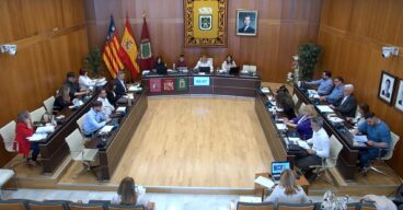 Vista de la sesión del Pleno del Ayuntamiento de Calp celebrada el 14 de abril de 2026