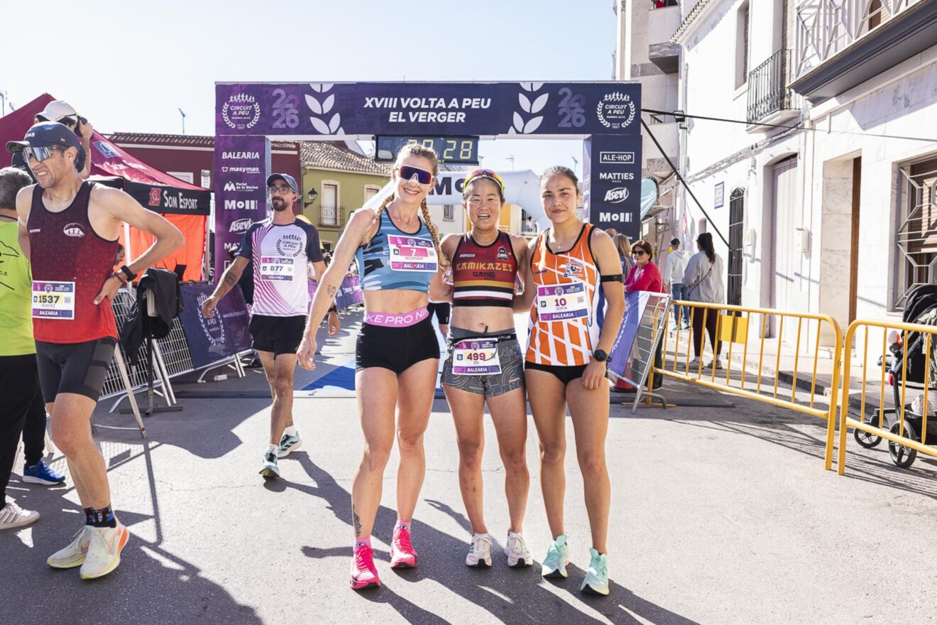 Podio femenino de la XVIII Volta a Peu El Verger