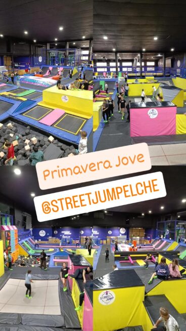 Jóvenes de Pedreguer en el parque de camas elásticas Jump Street Elx