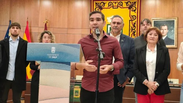 Imagen: Ana Sala y el equipo de gobierno de Calp en rueda de prensa.
