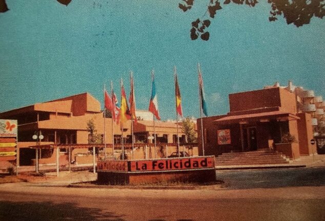 Imagen: Sala La Felicidad en Dénia - Imagen del libro '150 anys de música i ball a la Marina Alta'