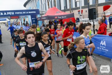 Salida de las carreras infantiles de la Volta a Peu Portal de La Marina