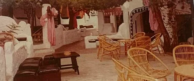 Cuando la noche nació del turismo: las primeras grandes discotecas y salas de fiesta de la Marina Alta 5 Imagen: Terraza de Hacienda en los años 70