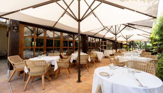 terraza de restaurante masena para comer en primavera
