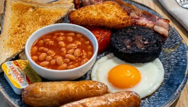 Imagen: Thursday Breakfast Club en Dénia desayuno inglés completo