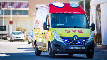 Trasladada al Hospital de Dénia una mujer de 86 años herida en un accidente en la AP-7 5 vehiculo de soporte vital basico archivo