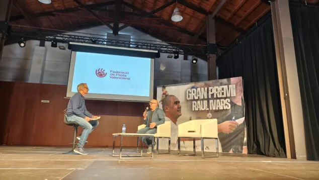 Imagen: Vicent Molines, presidente de la Federación de Pilota Valenciana, en la presentación Gran Premi Raúl Ivars de Benissa 2026