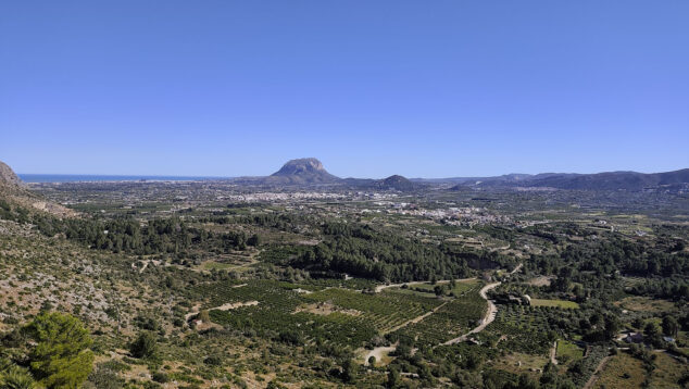 Imagen: Vista de la Marina Alta desde la ascensión a la Cova Bolumini