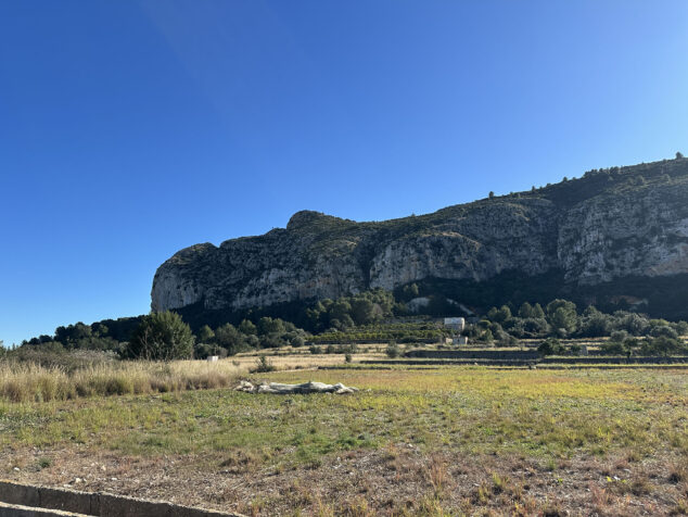 vista de la serra de segaria desde portelles en el termino municipal del verger