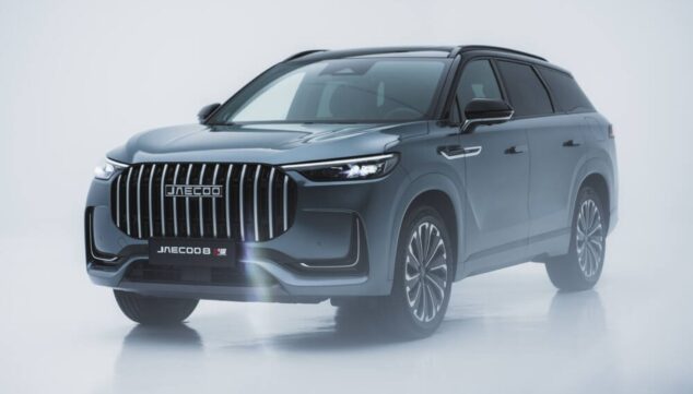 JAECOO 8 SHS en España: ¿El mejor SUV de 7 plazas con etiqueta CERO? 6 vista lateral del imponente jaecoo 8 shs el suv con etiqueta cero y 134 km de autonomia en moll motor