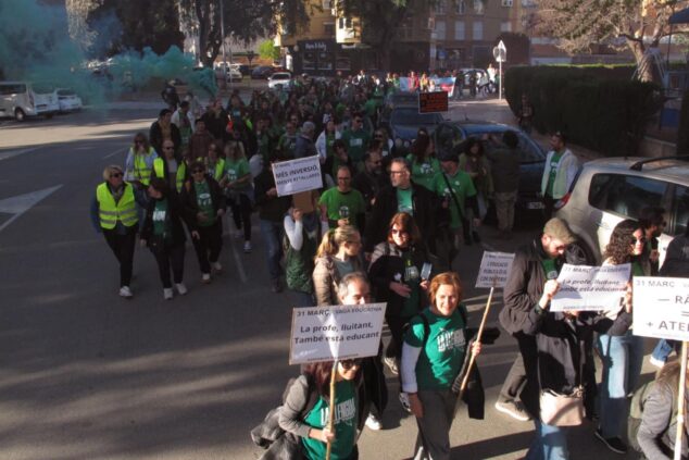 Manifestación de docentes en Dénia durante la huelga del 31 de marzo de 2026.