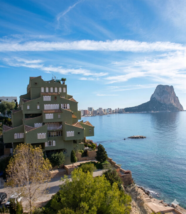 Imagen: Xanadú, el edificio de Bofill en Calp que imita la silueta del Peñón de Ifach