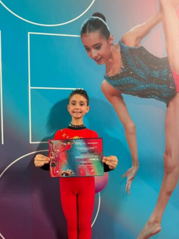 Yulen Rubio con el diploma nacional conseguido en Oviedo