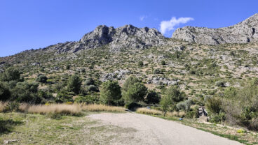 Zona de aparcamiento para la ruta directa a a la Cova Bolumini de Segària desde Beniarbeig