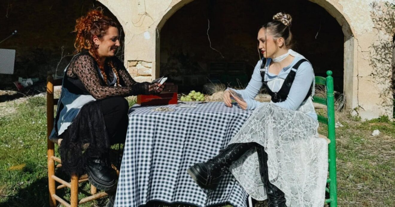 Abril y Joana Dark, protagonistas del proyecto musical "Cant d’Estisorar"