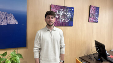 Álex Coca, concejal del Ayuntamiento de Calp por Somos Calpe, durante la entrevista