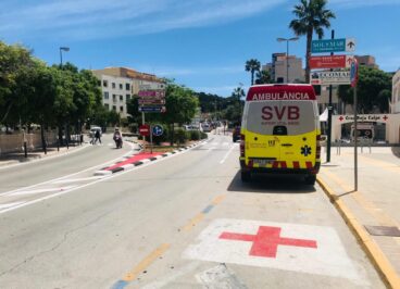 Ambulancia SVB de la Generalitat Valenciana en una calle de Calp.