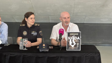 Ana María García Buigues, jefa de la Policía Local de Teulada, y Andrés Marcos, vicepresidente de la Coral Teuladina