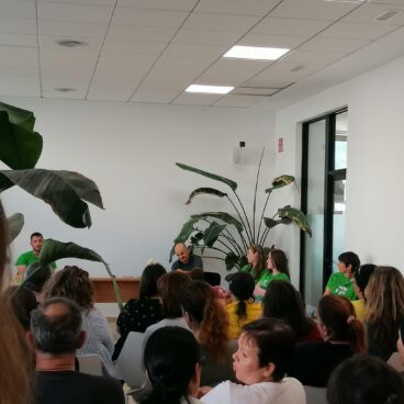 Asamblea de profesores de Orba con familias
