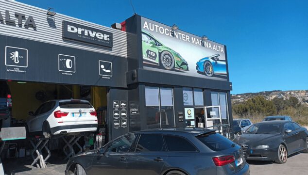 Imagen: Atiende las advertencias de seguridad y realizar el mantenimiento del coche en verano con un equipo profesional