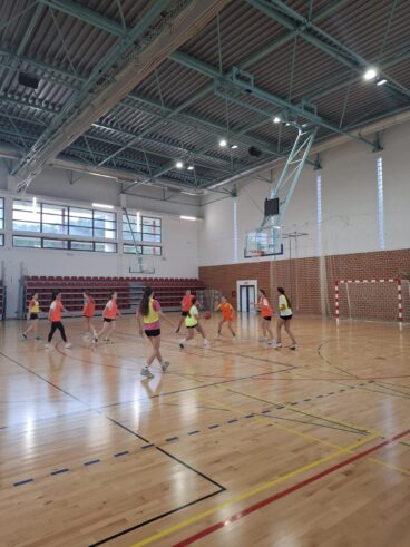 Entrenament de bàsquet del projecte EQUALPLAY a Šibenik