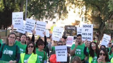 carteles de docentes en la marina alta el dia de la huelga educativa el 31 de marzo de 2026